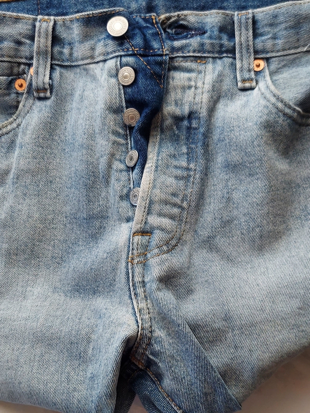 Levi's 501 Light Blue Denim Jeans - Picture 4 of 6